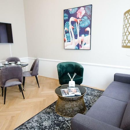 Studio Apartments Urania - Mai'S Apartments Wien Eksteriør bilde
